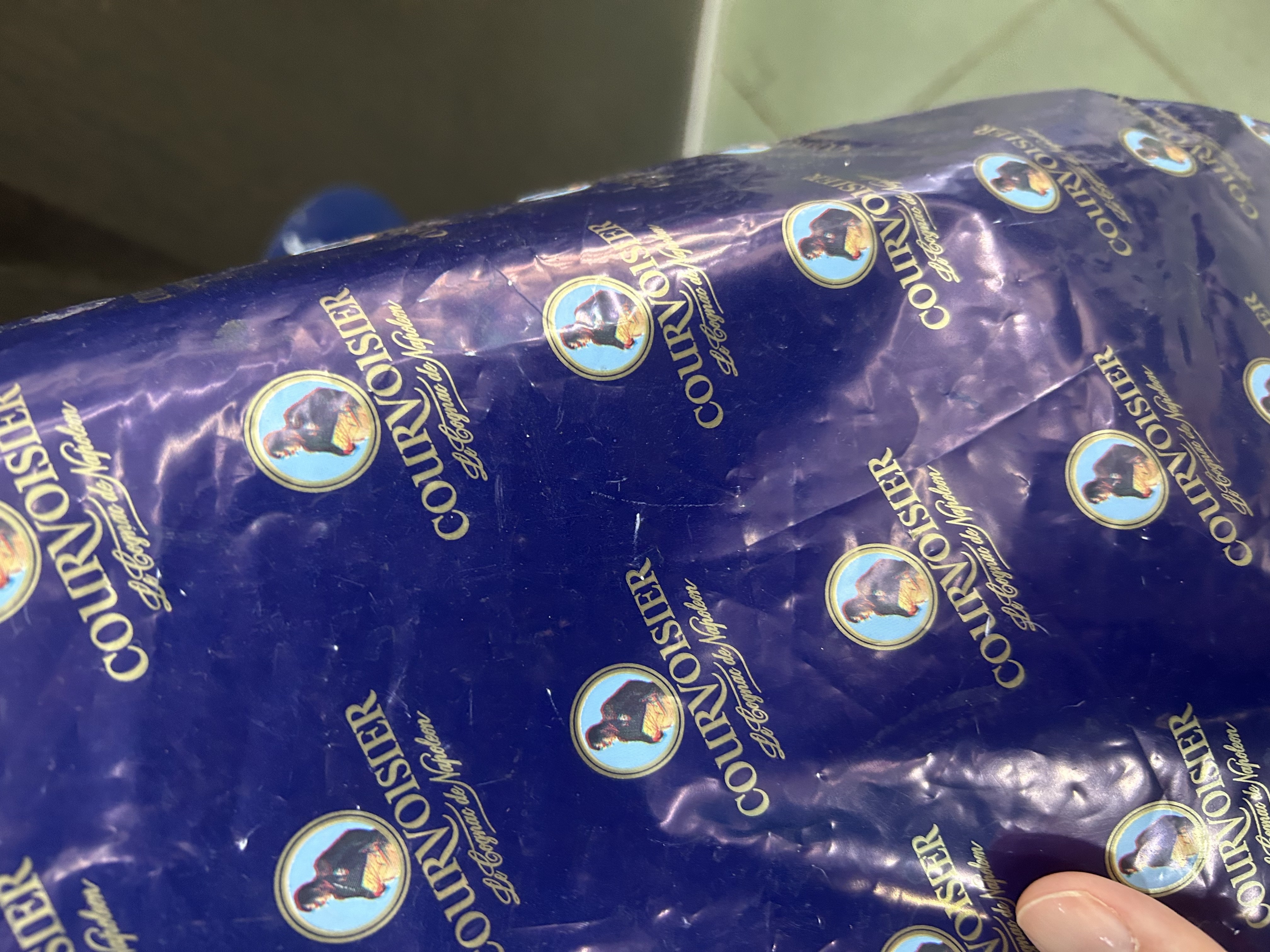 Потеряли пакет синего цвета с детскими вещами и документами на фамилию Оздил.Нашедшим просьба сообщить по телефону +79269710015